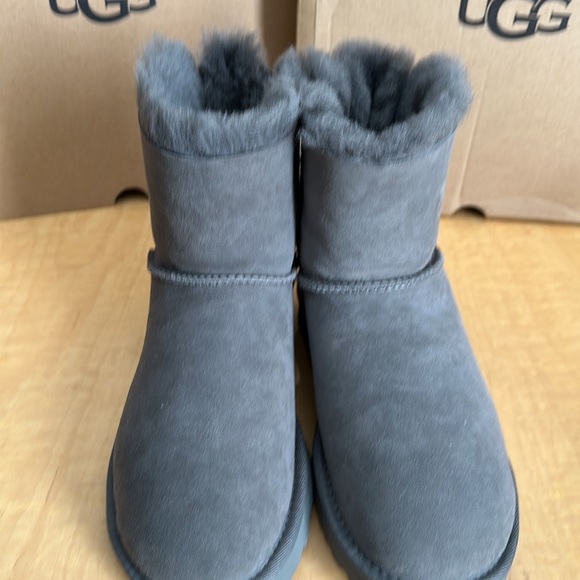 Ugg Women’s Classic Mini Bailey Bow Boot - Picture 4 of 5